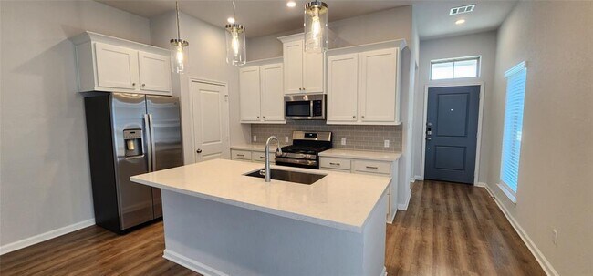 Building Photo - 505 Los Olives Ln