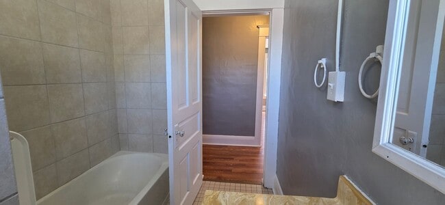 Building Photo - Upper Level One Bedroom Condo in Cadillac