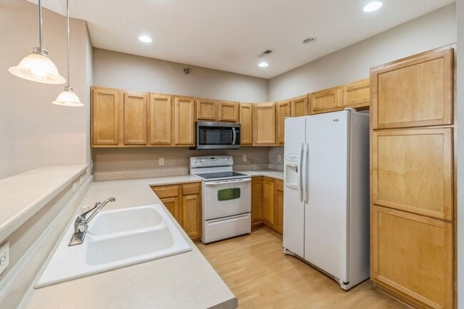 Building Photo - HOLIDAY LEASING SPECIAL! -2 Bedroom, 2 Bathroom Condo in Waukee