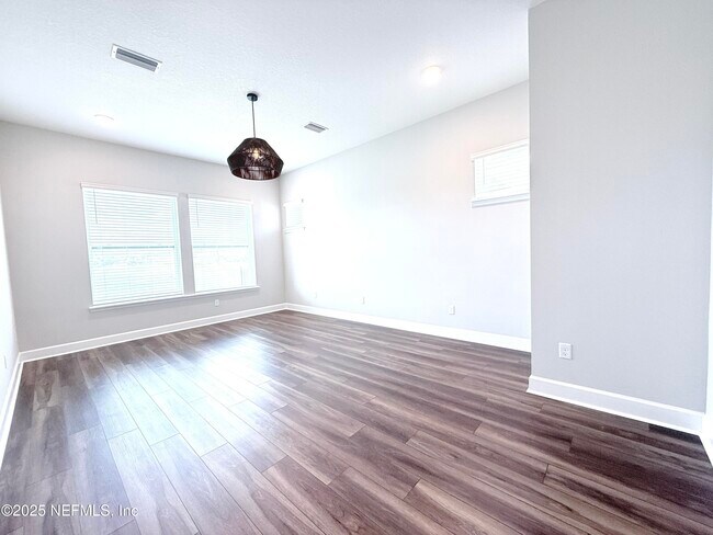 Building Photo - 10682 Aventura Dr