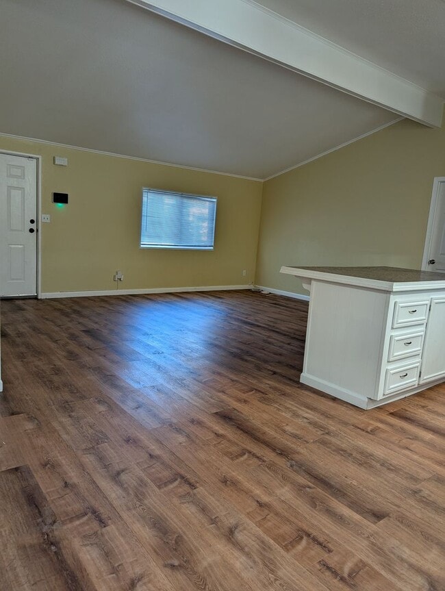 Building Photo - 3 Bedroom/2 bath Home Available Now!! Rent $1700/ Security Deposit $1700