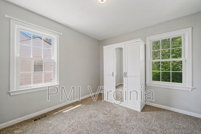 Building Photo - 9 Laurel Dr
