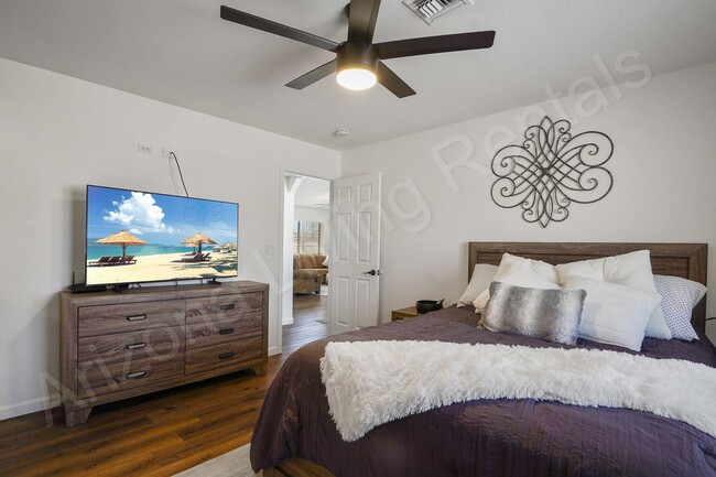 Building Photo - FURNISHED AVAILABLE OCTOBER - MAY