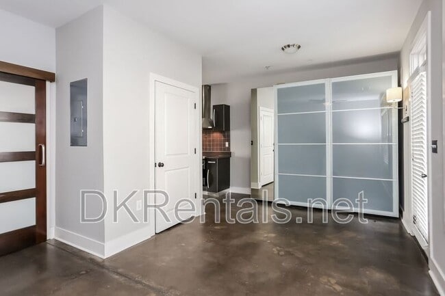 Building Photo - 1300 DeKalb Ave NE