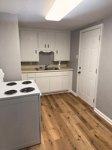 Building Photo - 430 Oak St