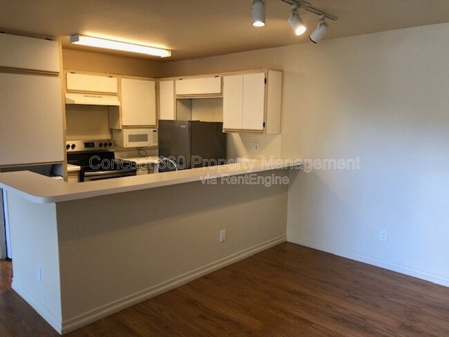 Building Photo - 15000 Downey Ave