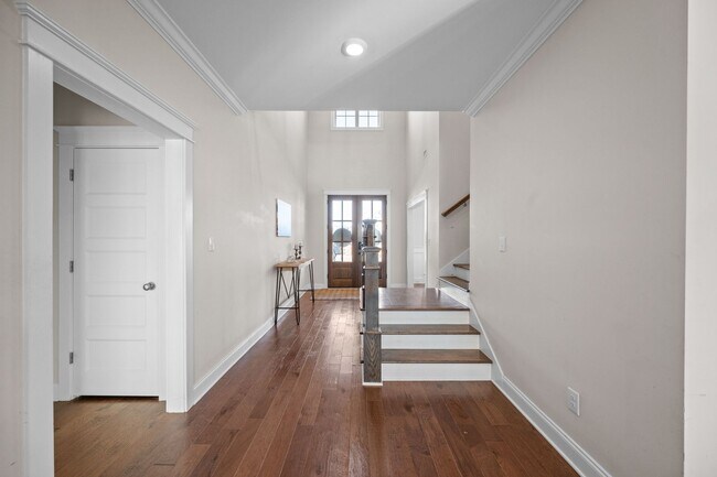 Building Photo - 5/3.5 TRULAND BUILT BEAUTY!