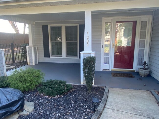 Building Photo - Price reduced**Move-in Ready!