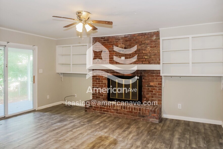 Building Photo - 2232 Harrison St SE