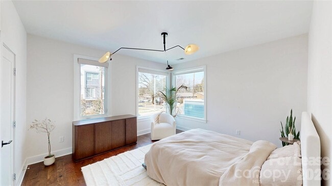 Building Photo - 1220 Lomax Ave