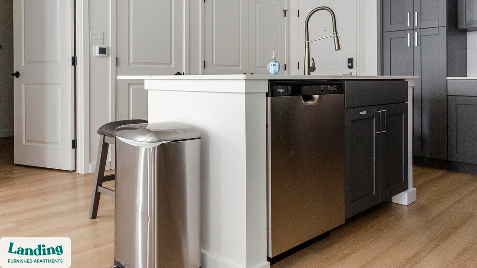 Building Photo - 650 N Main St