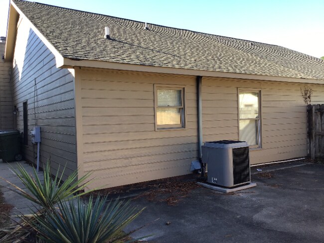 Building Photo - 2616 Burke Ln