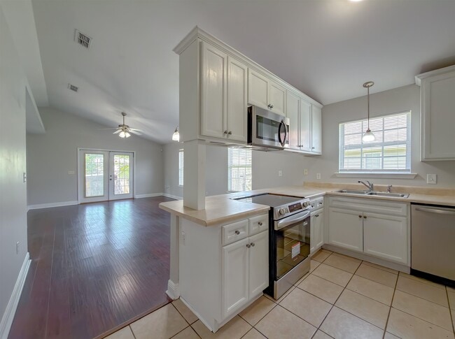 Building Photo - 3363 Golden Rain Dr