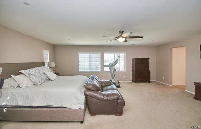 Building Photo - Spacious 4-Bed, 2.5-Bath Home in Fontana Unified School District with Private Backyard