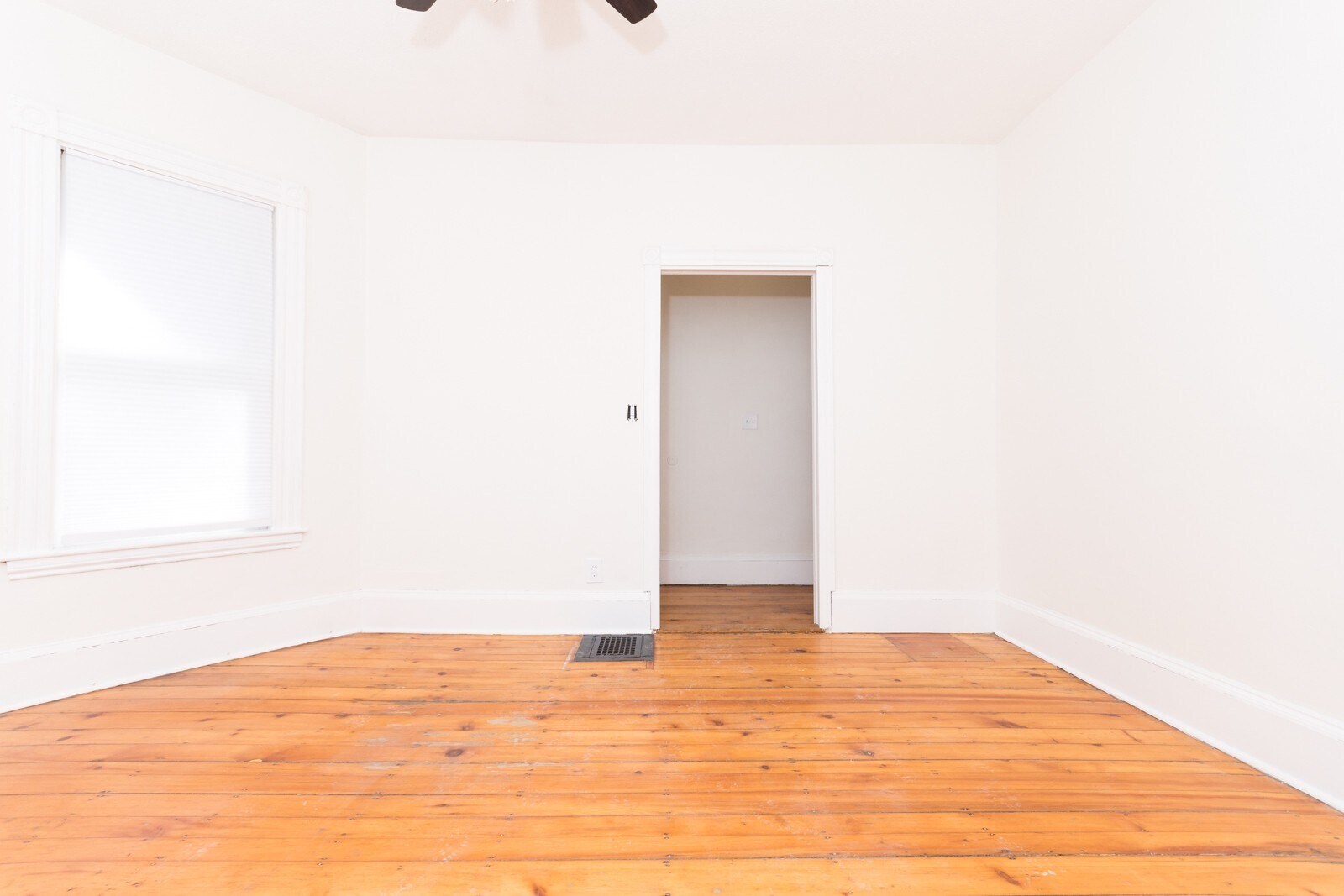 Building Photo - 25 Oakwood St