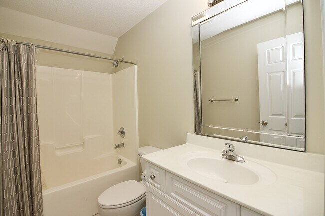 Building Photo - Great 3 bed + bonus house in Aberdeen