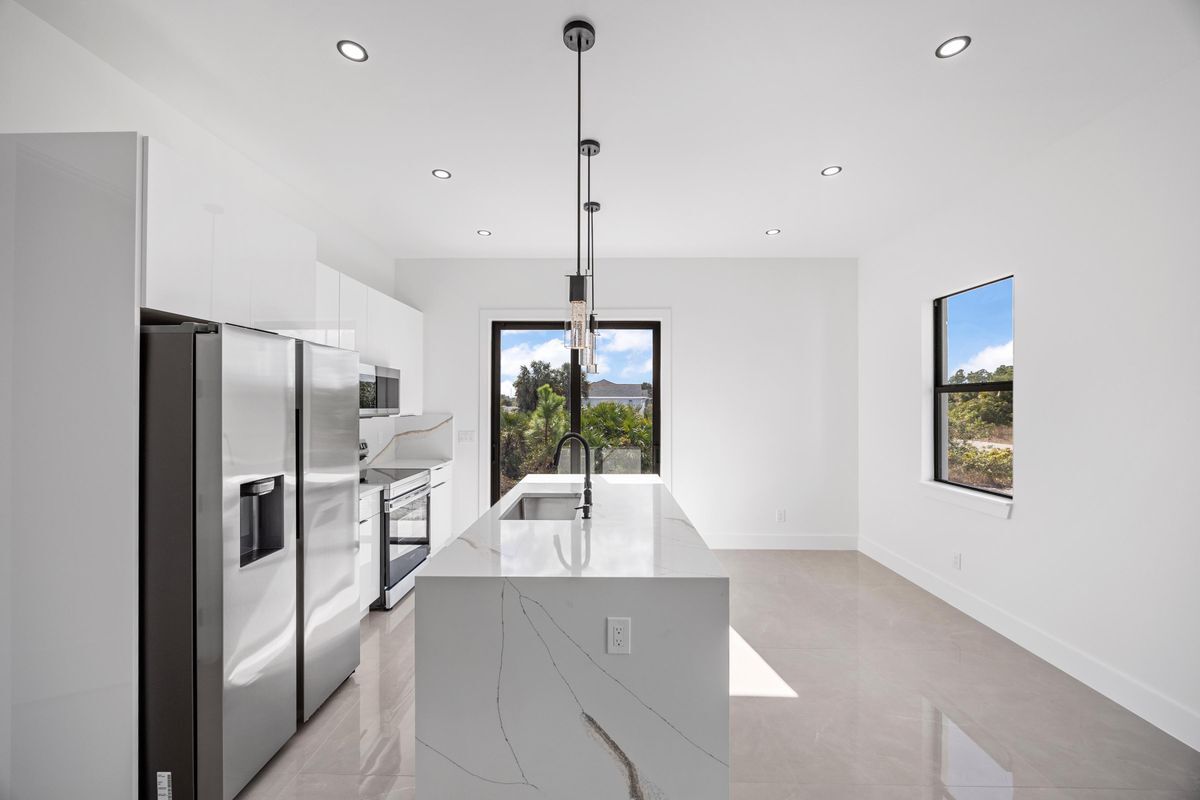 Building Photo - 1057 Halby Ave S