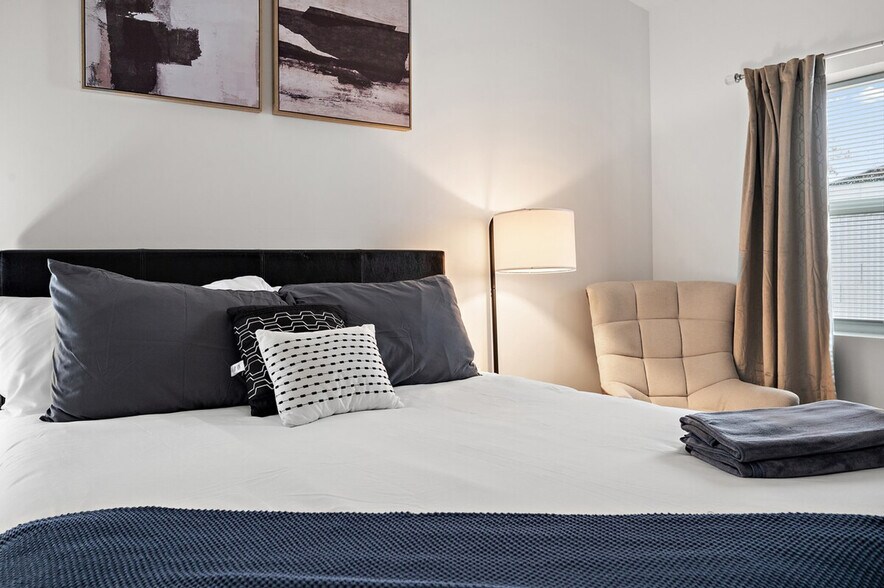 Building Photo - 5233 N 23rd Ave