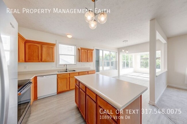 Building Photo - 10899 Veon Dr
