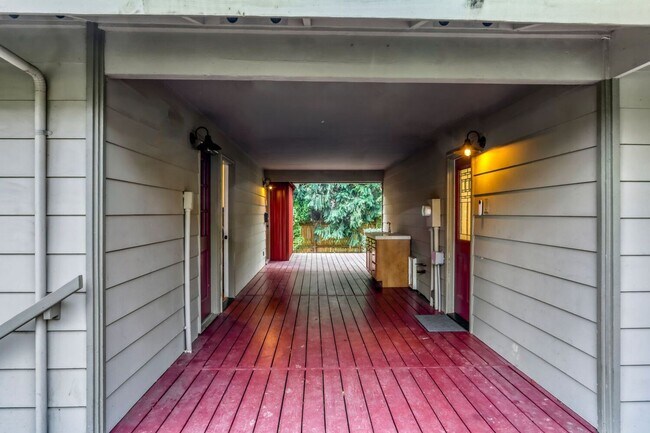 Building Photo - 3bd/2ba Woodinville Home