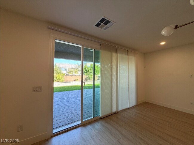 Building Photo - 6270 Lamont Hills Ave