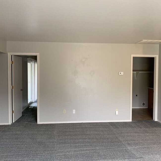 Building Photo - Mitchell Duplex