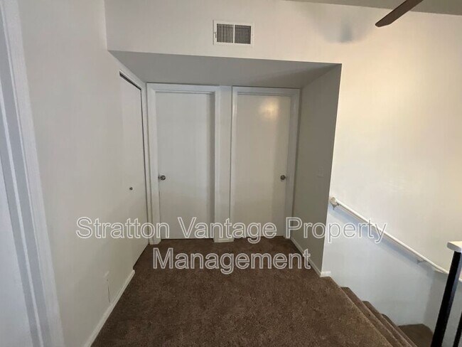 Building Photo - 441 S Maple