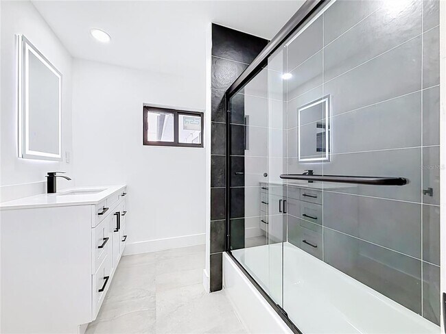 Building Photo - 2472 Tradewinds Dr