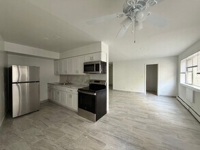 Building Photo - 6919 N Sheridan Rd