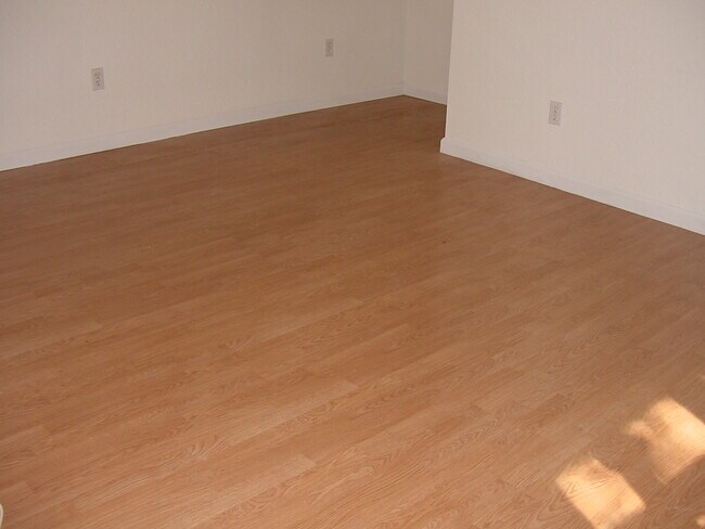 Building Photo - 214 19th St N