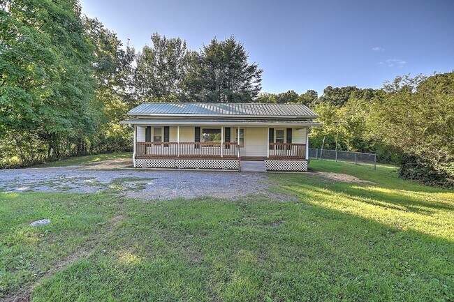 Building Photo - 875 S Pickens Bridge Rd