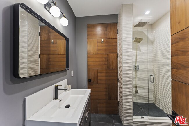 Building Photo - 3712 Broadlawn Dr