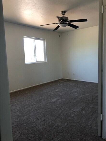 Building Photo - 2715 S Cottonwood