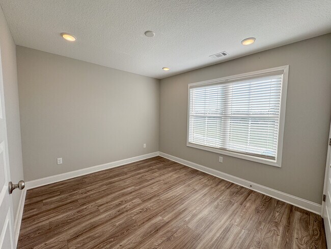 Building Photo - 5007 Cypress Lake Rd