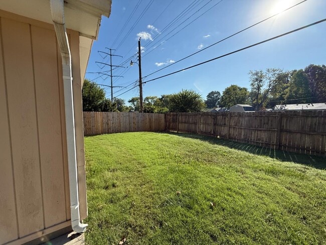 Building Photo - 1325 Longfellow Dr