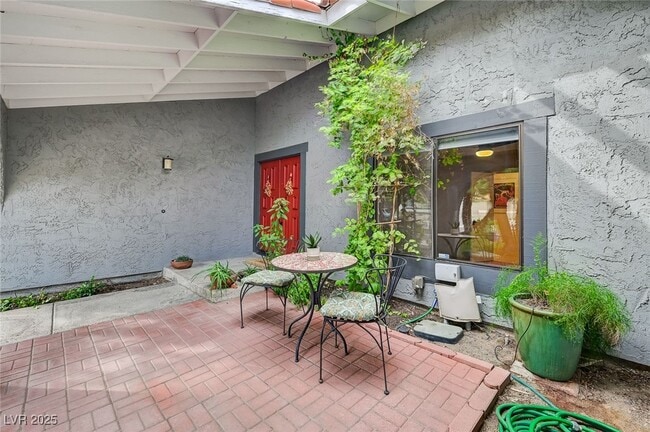 Building Photo - 2400 La Solana Way