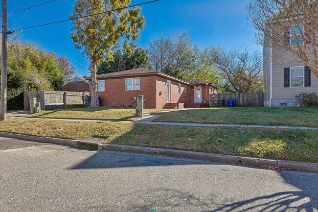 Building Photo - 9466 Phillip Ave