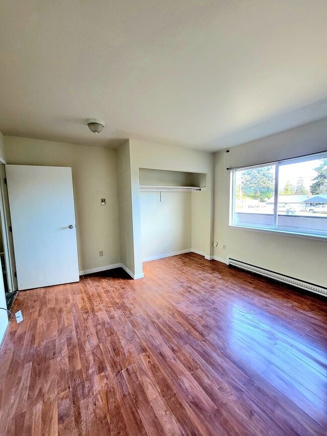 Building Photo - 4004