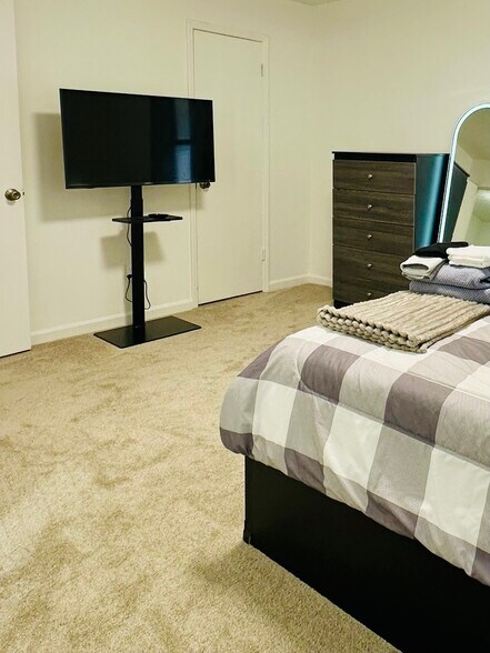 Building Photo - 1314 N Lea Ct SE