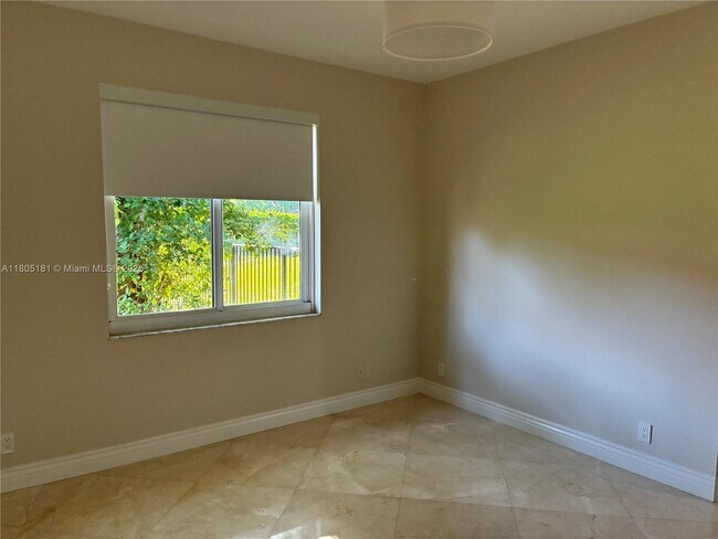 Building Photo - 384 Coconut Cir