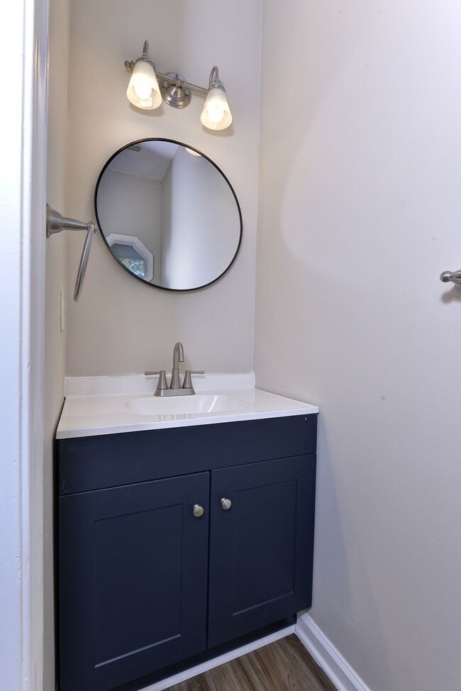 Building Photo - Convenient Coventry Townhome