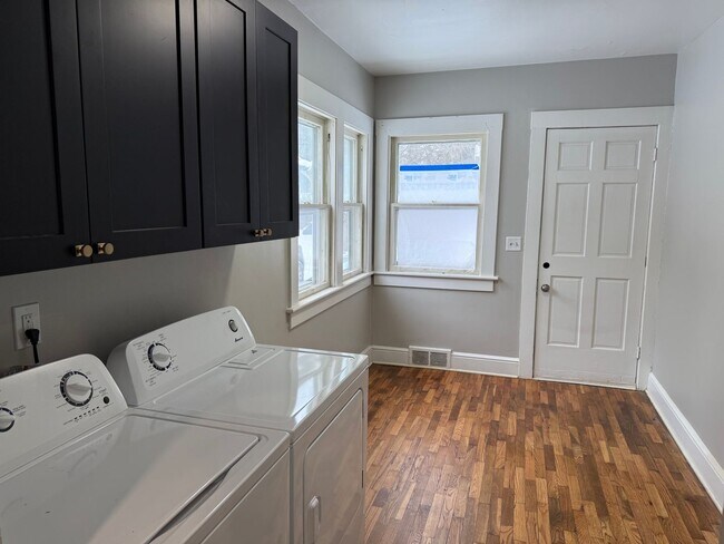 Building Photo - 920 S Jackson St