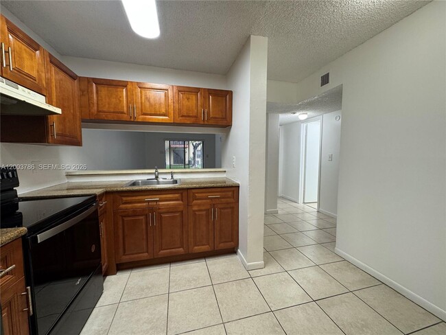 Building Photo - 4033 Lakeside Dr
