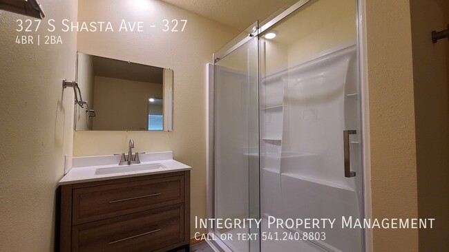 Building Photo - 327 S Shasta Ave