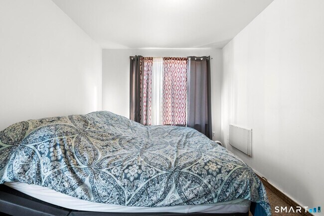 Building Photo - 84 Taylor Ave