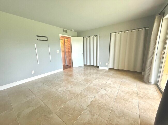 Building Photo - 1625 Meadows Cir