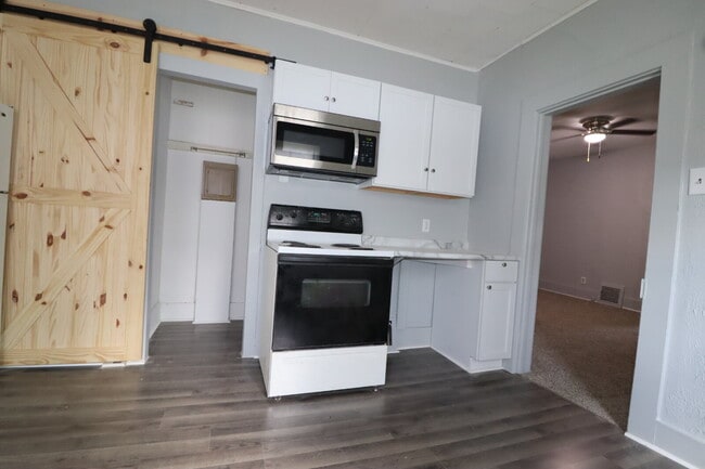 Building Photo - One Bedroom LOWER Duplex