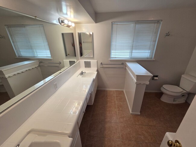 Building Photo - Charter Oak Home with 3 bedrooms, 2.5 baths