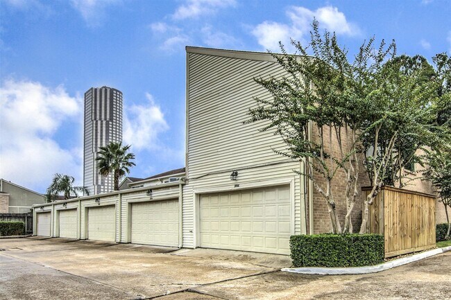 Building Photo - 2066 Augusta Dr