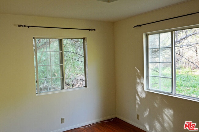 Building Photo - 1675 Happy Trail